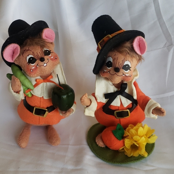 Pair of Annalee Mouse Pilgrims